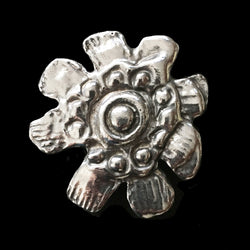 Daisy Flower Pin