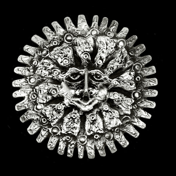 Nose Sun with Short Tapered Rays Wall Hanging