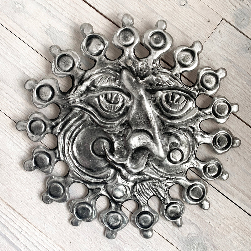 Sun Face Wall Hanging with Round Bulb Rays