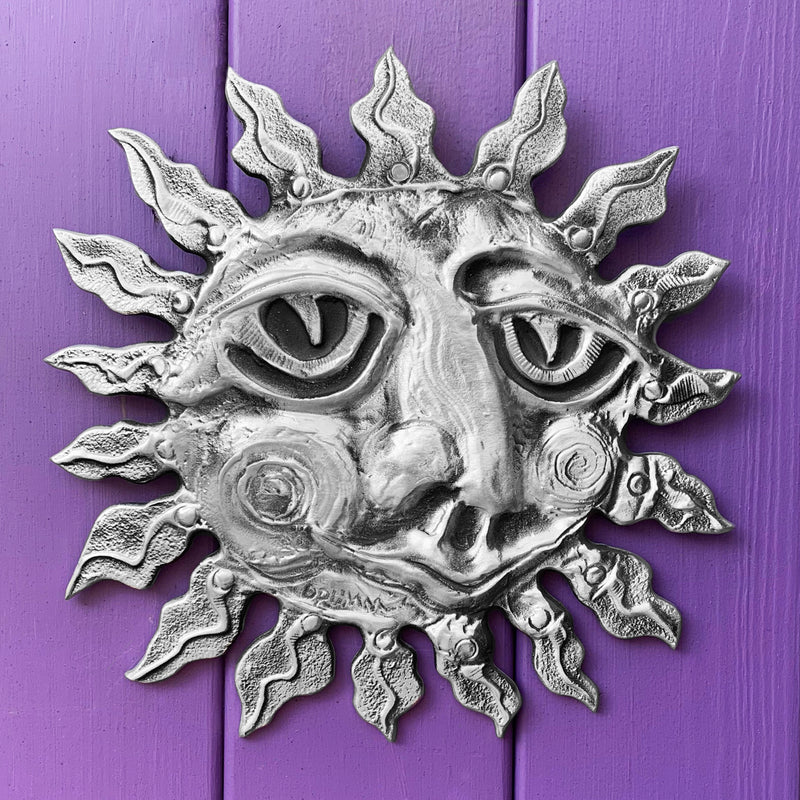Medium Pointed Rays Sun Face Wall Hanging
